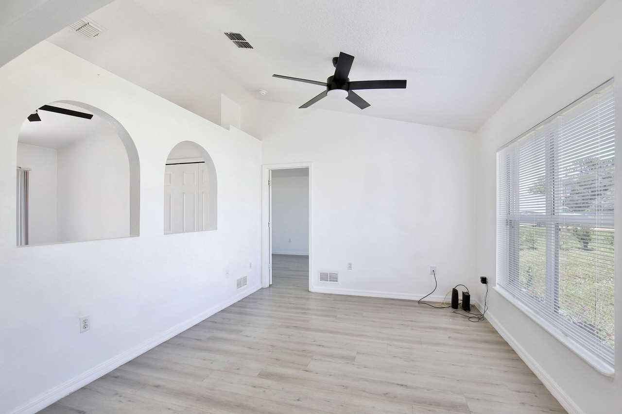1687 Brewton Cir - Photo 3 of 29