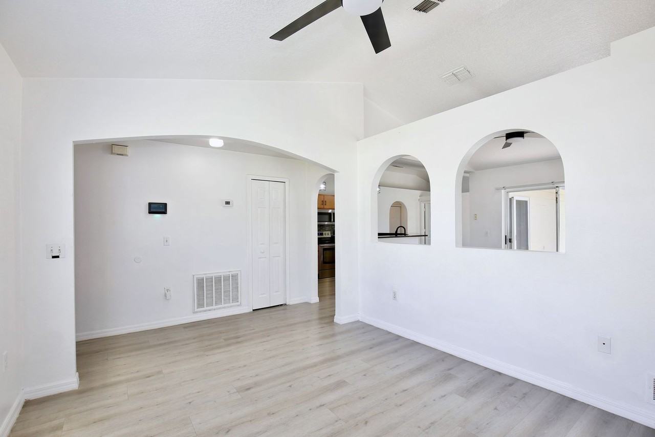 1687 Brewton Cir - Photo 4 of 29