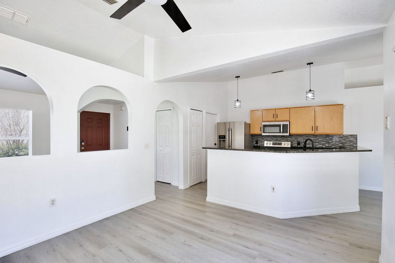 1687 Brewton Cir - Photo 6 of 29