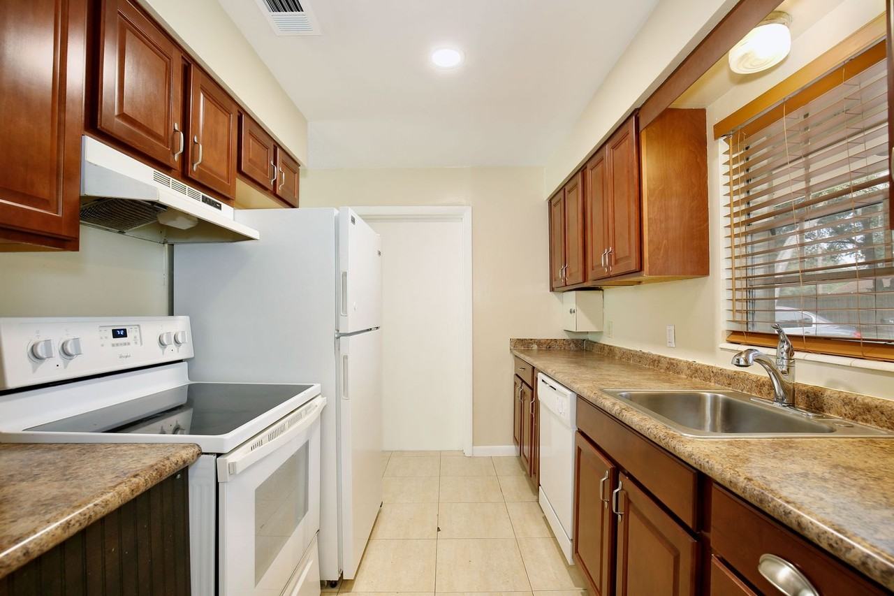 365 E Marvin Ave - Photo 3 of 18