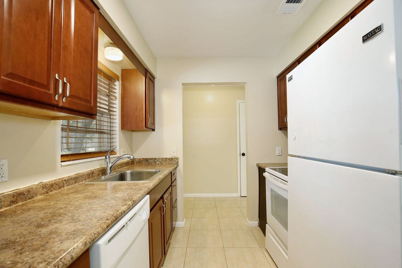 365 E Marvin Ave - Photo 4 of 18