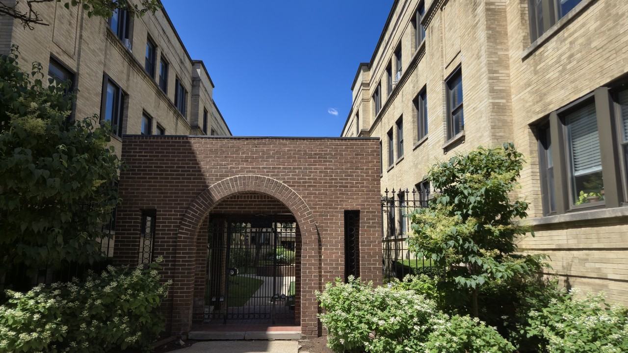 W Cornelia Ave & N Broadway - Photo 3 of 9