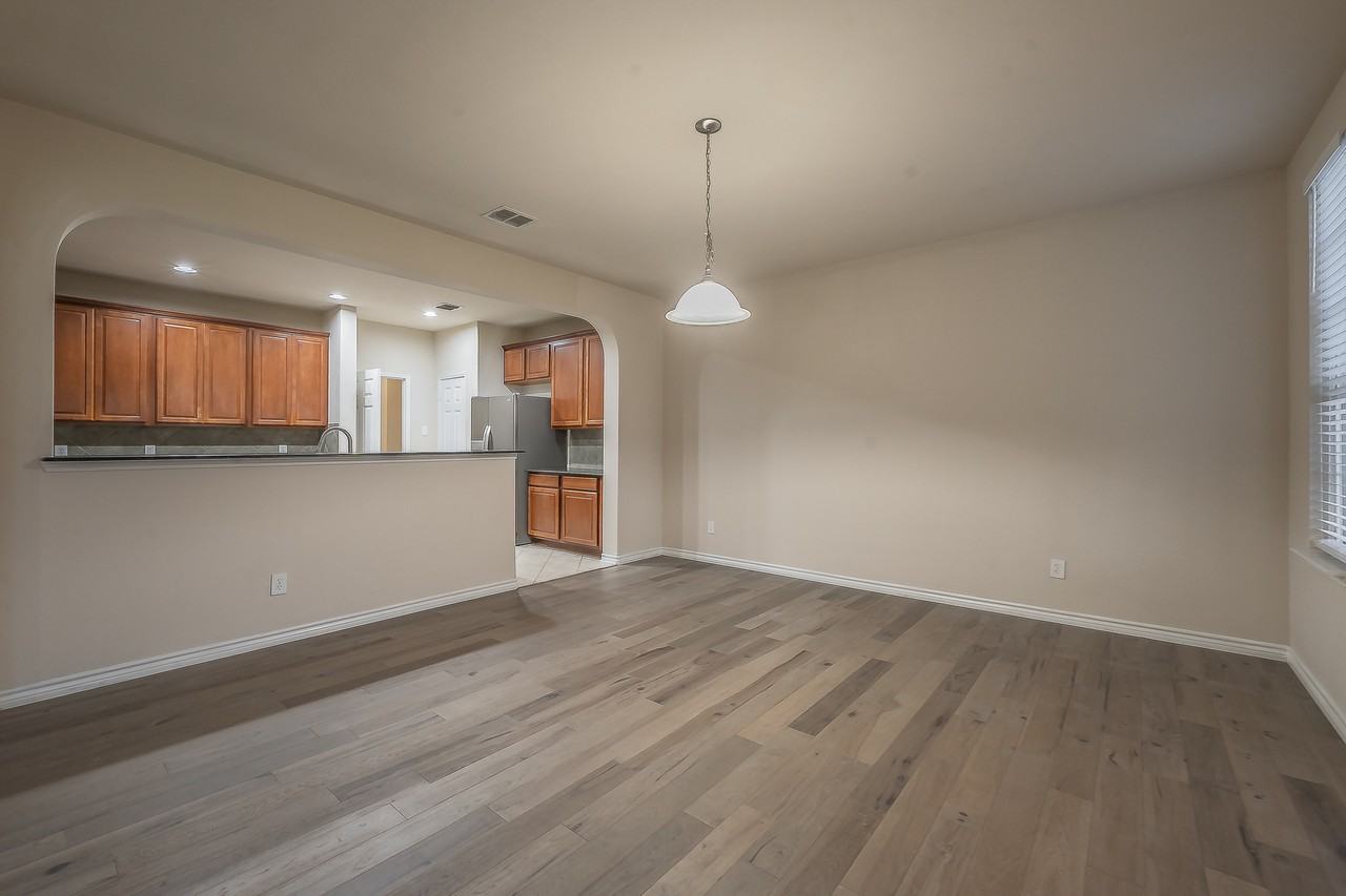 6524 Hickory Hill Drive - Photo 7 of 42