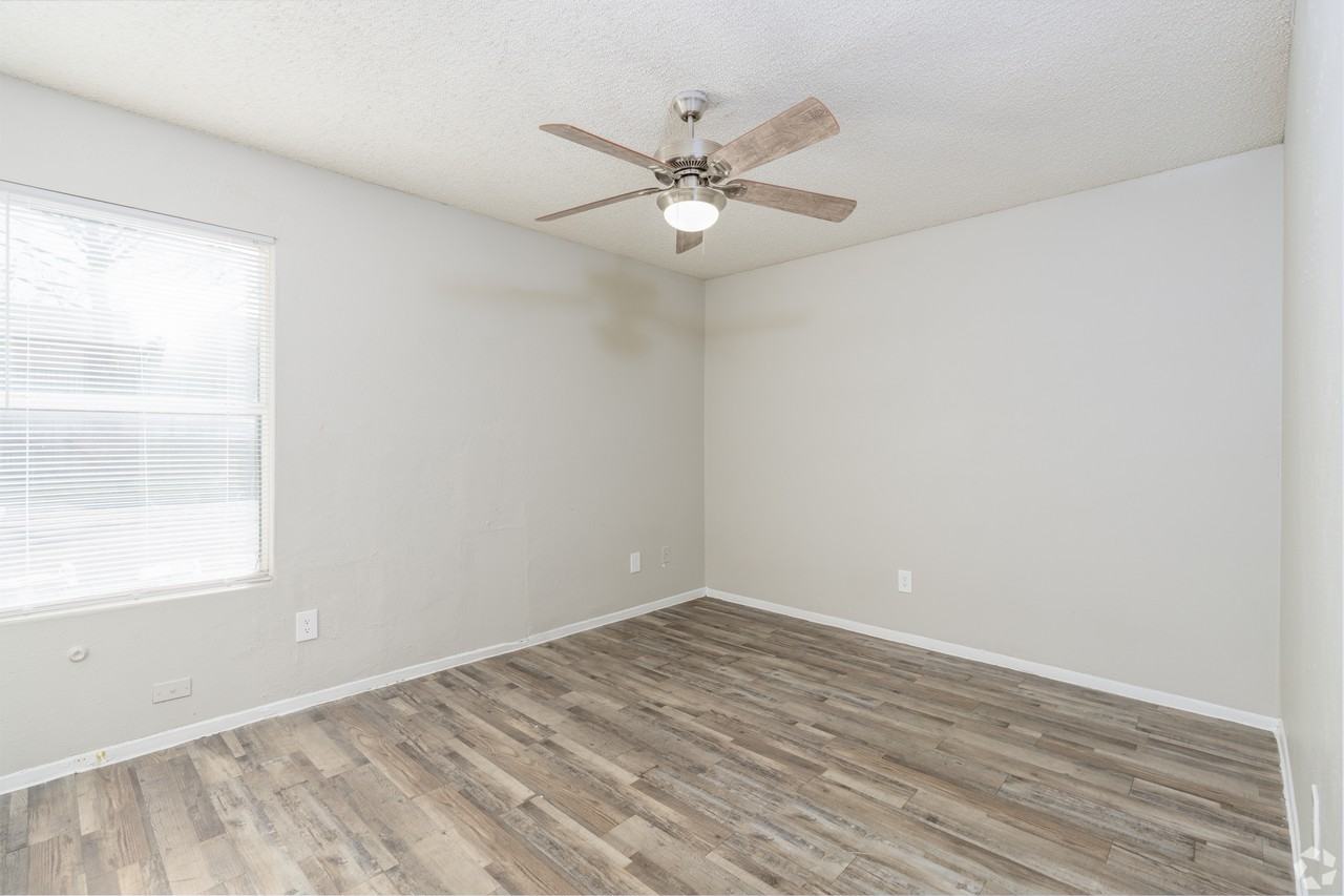 Rock Island Apartments - Photo 5 of 33