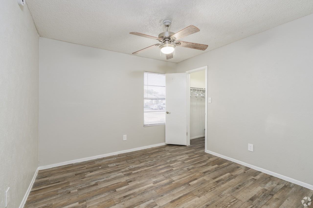 Rock Island Apartments - Photo 6 of 33