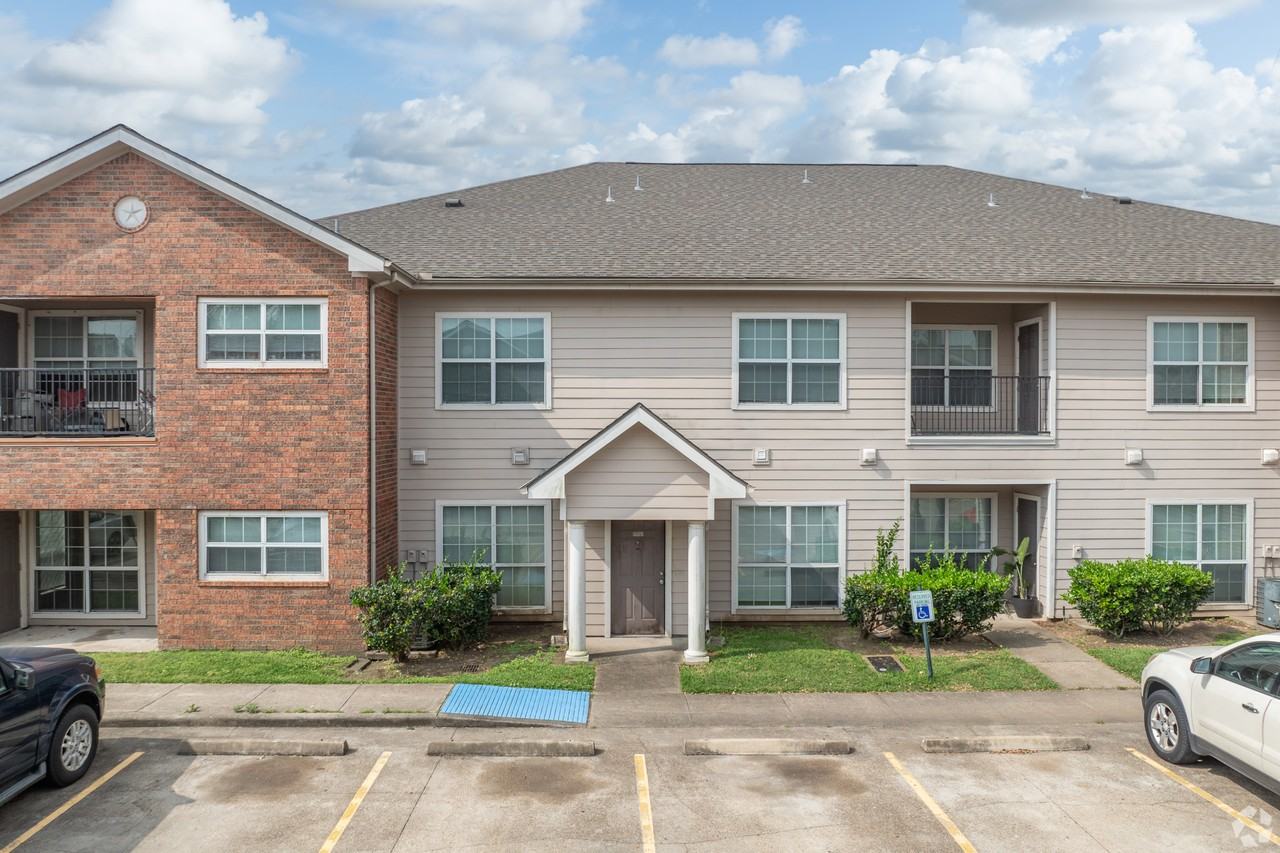 Freeport Oaks Apartments - Photo 7 of 22