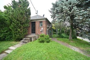 Cosburn Ave. & Woodbine Ave - Photo 1 of 1