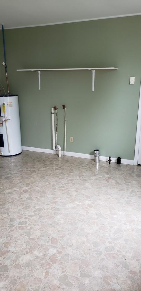 414 1/2 W Washington St #2 - Photo 6 of 10