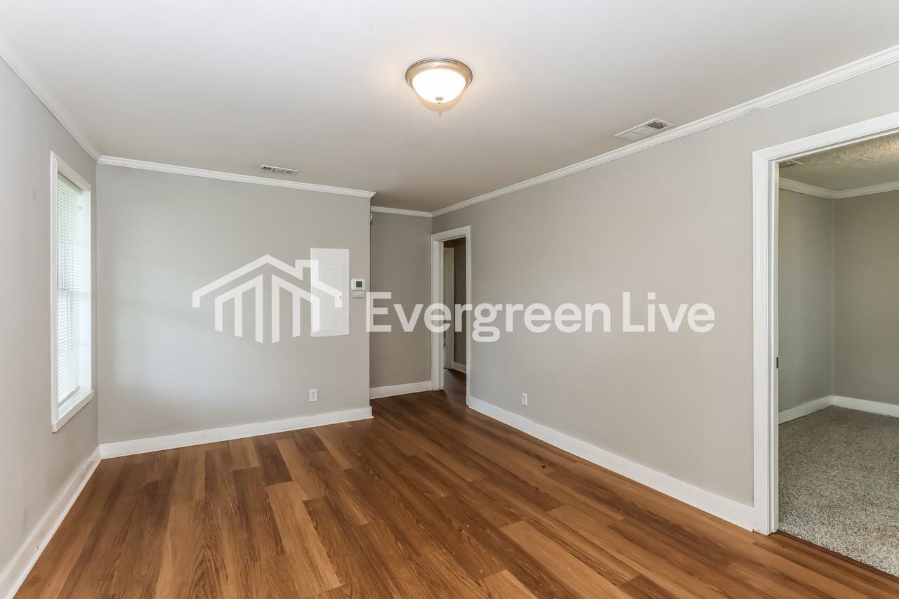1802 Hampton Ave - Photo 3 of 15