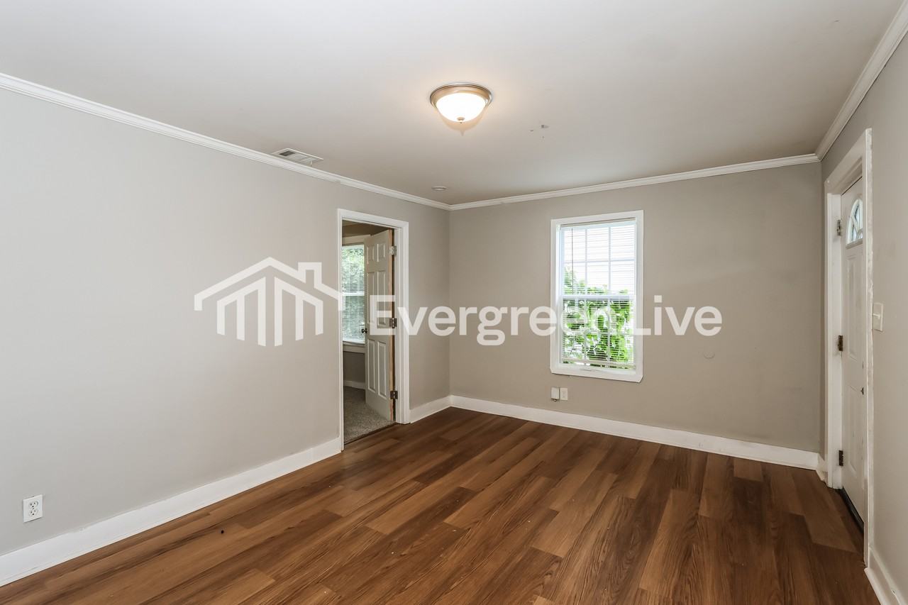 1802 Hampton Ave - Photo 4 of 15