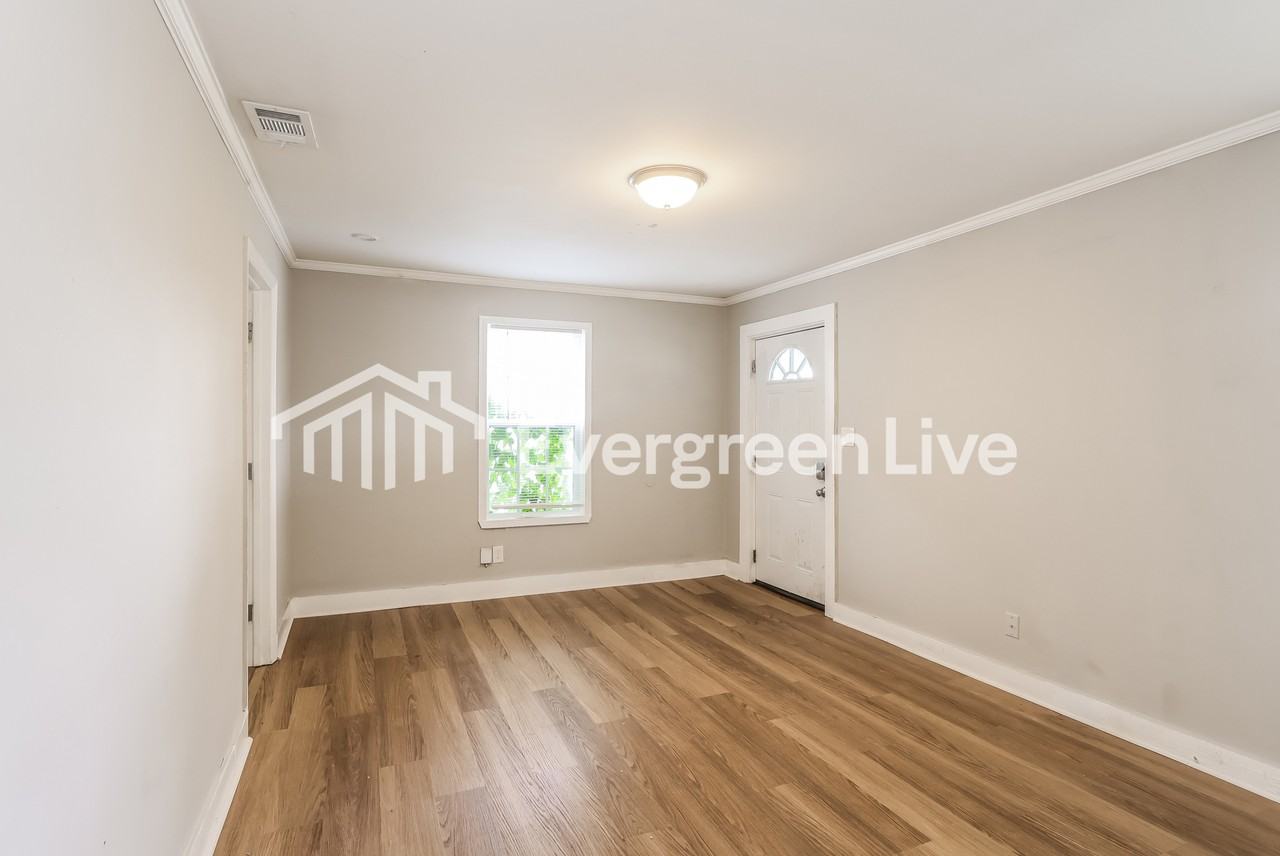 1802 Hampton Ave - Photo 5 of 15