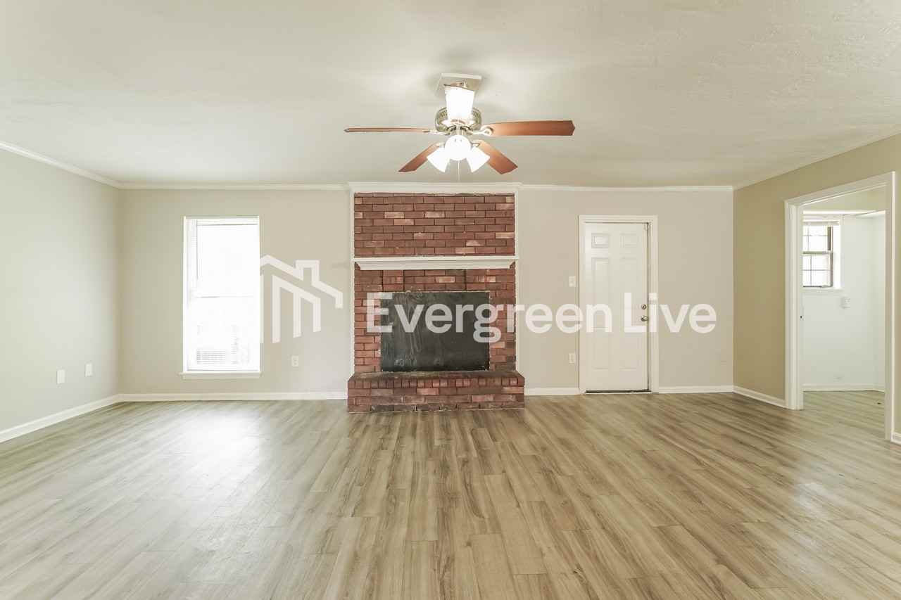 3507 Edmonton St - Photo 3 of 15