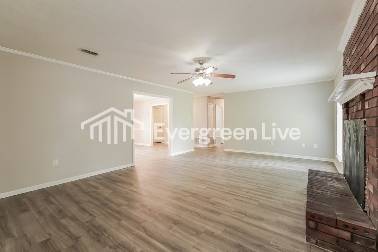 3507 Edmonton St - Photo 4 of 15