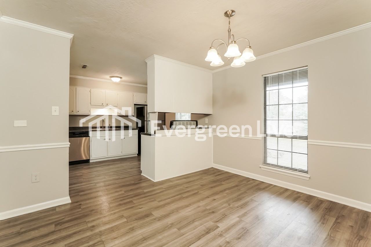 3507 Edmonton St - Photo 5 of 15