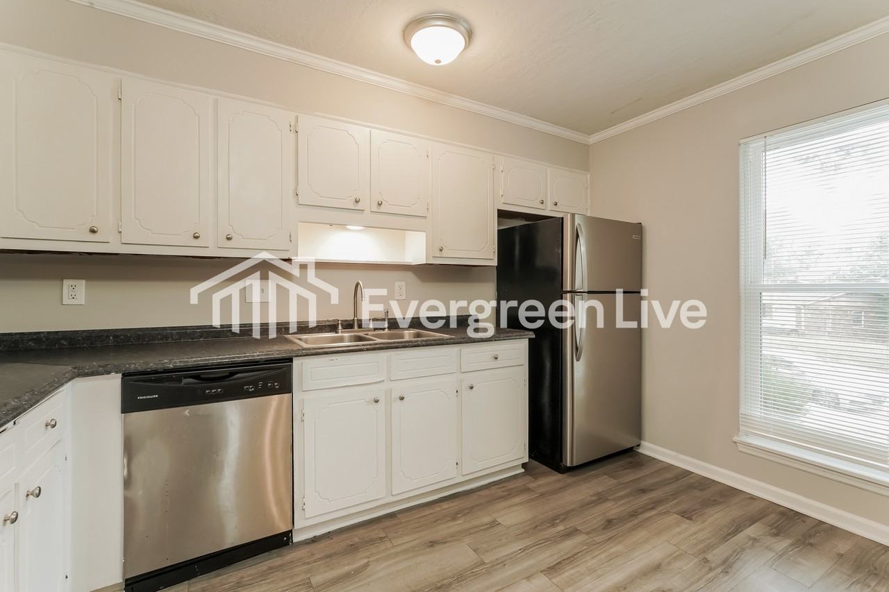 3507 Edmonton St - Photo 6 of 15