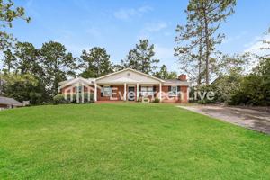 featured image of 2665 Barclay St