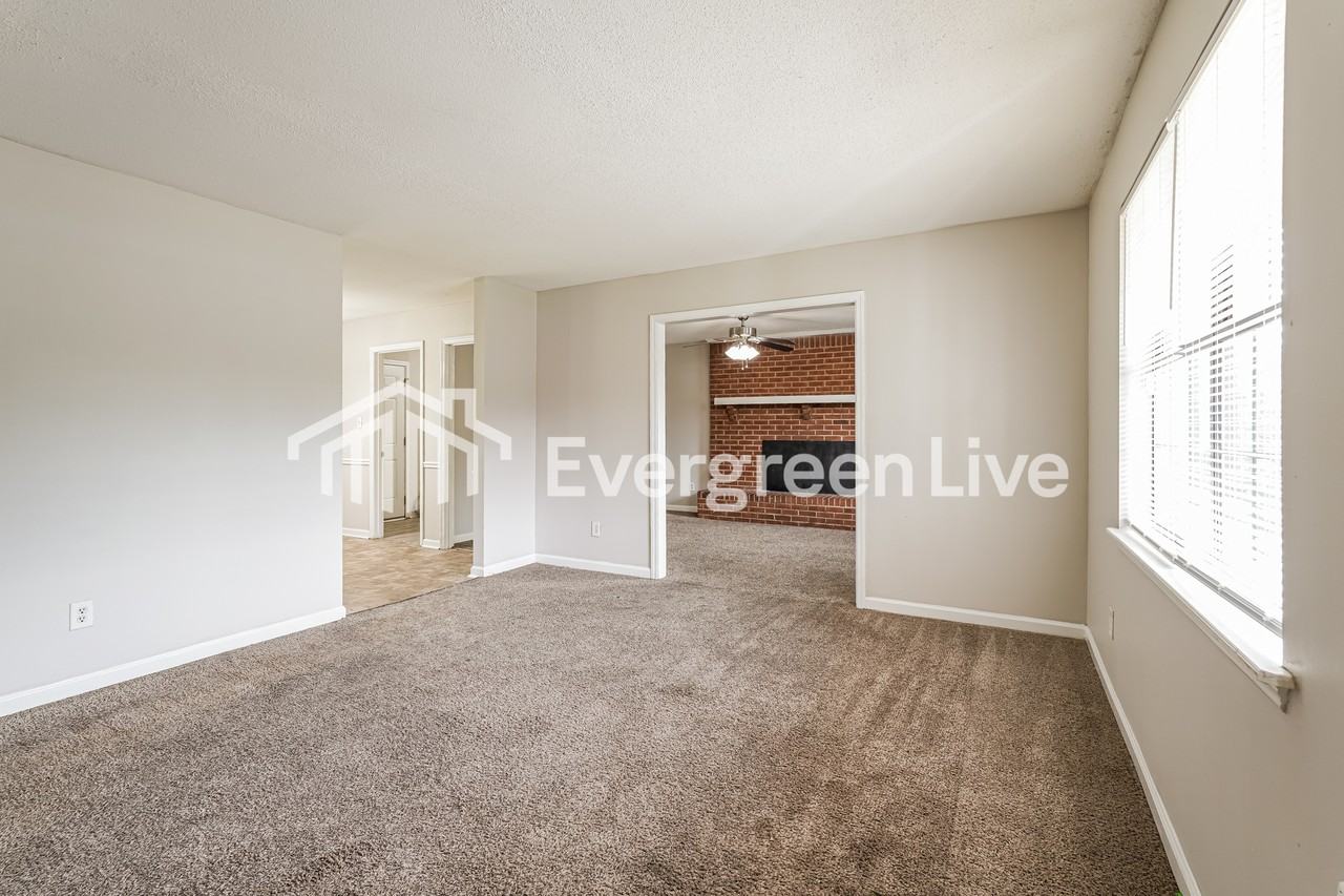 2665 Barclay St - Photo 3 of 15