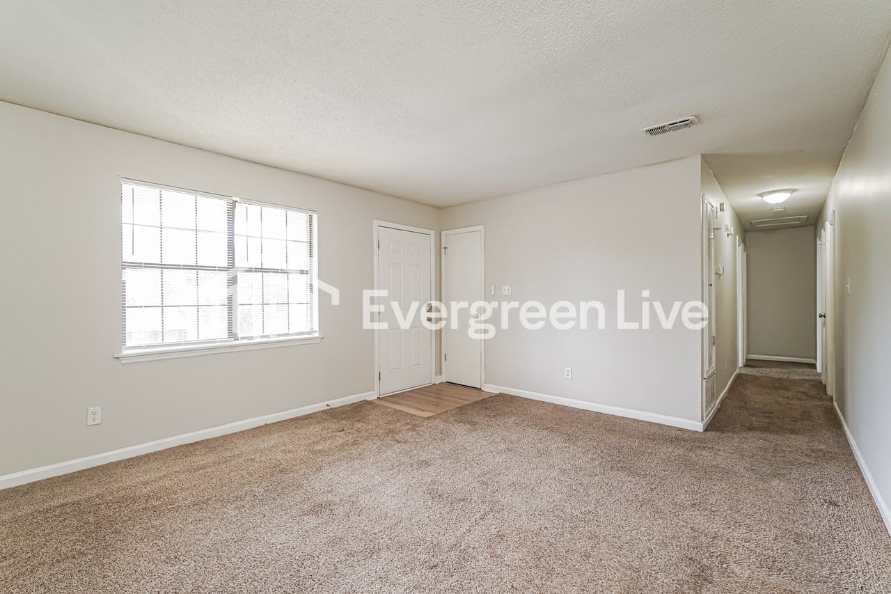 2665 Barclay St - Photo 4 of 15