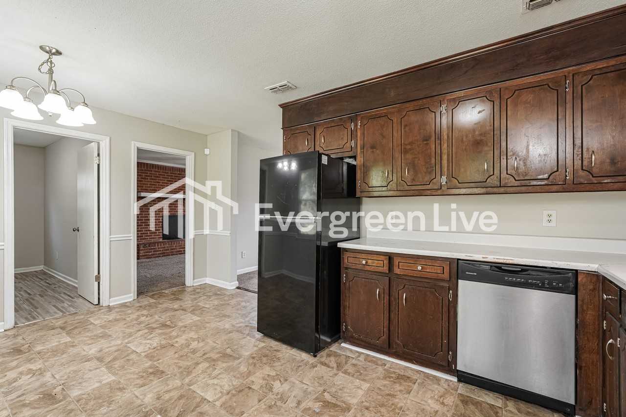 2665 Barclay St - Photo 7 of 15