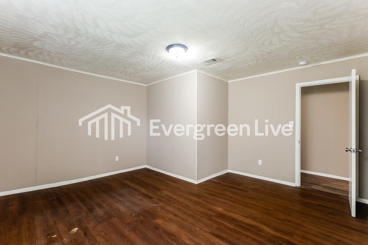 1439 Geeston St - Photo 3 of 15