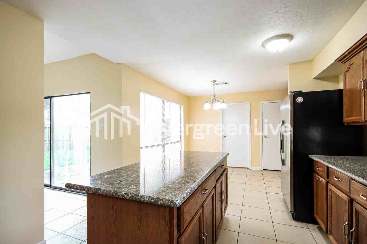 16150 Broadwater Dr - Photo 4 of 15