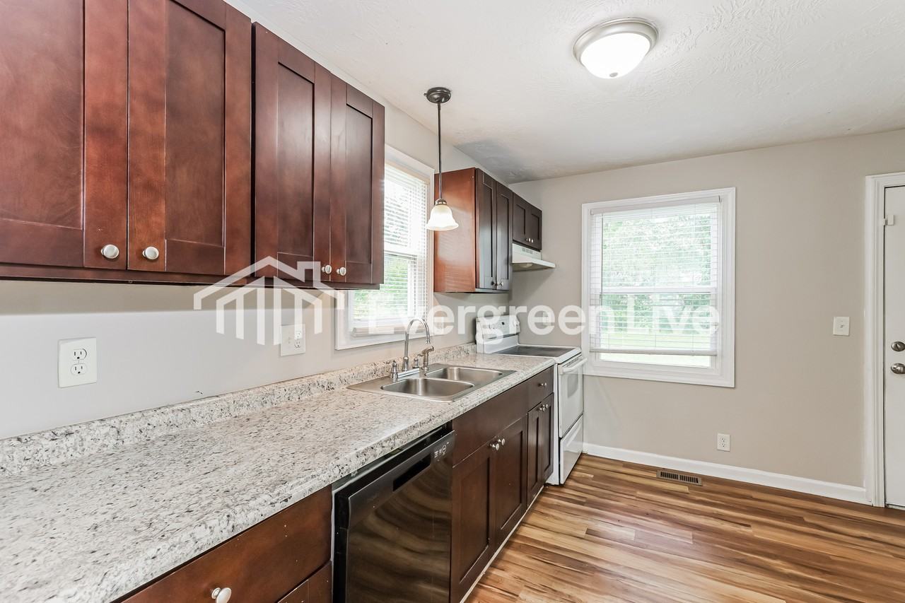 2009 Chester Ave - Photo 6 of 15
