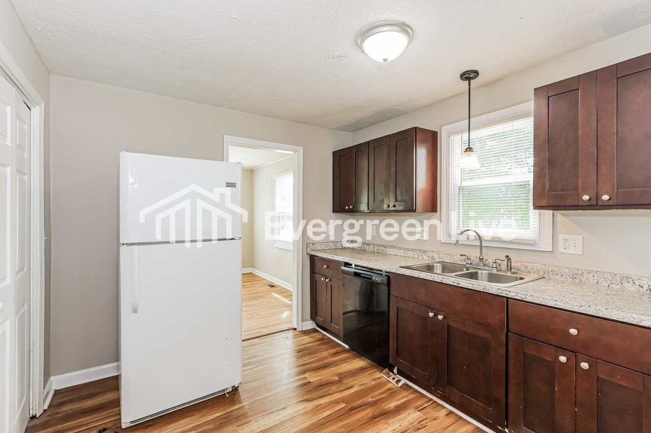 2009 Chester Ave - Photo 7 of 15