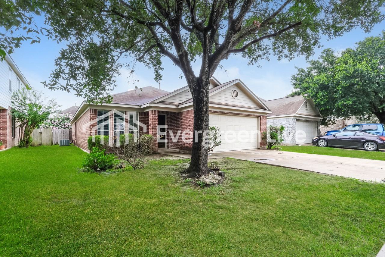 15411 Hickory Dale St - Photo 2 of 15