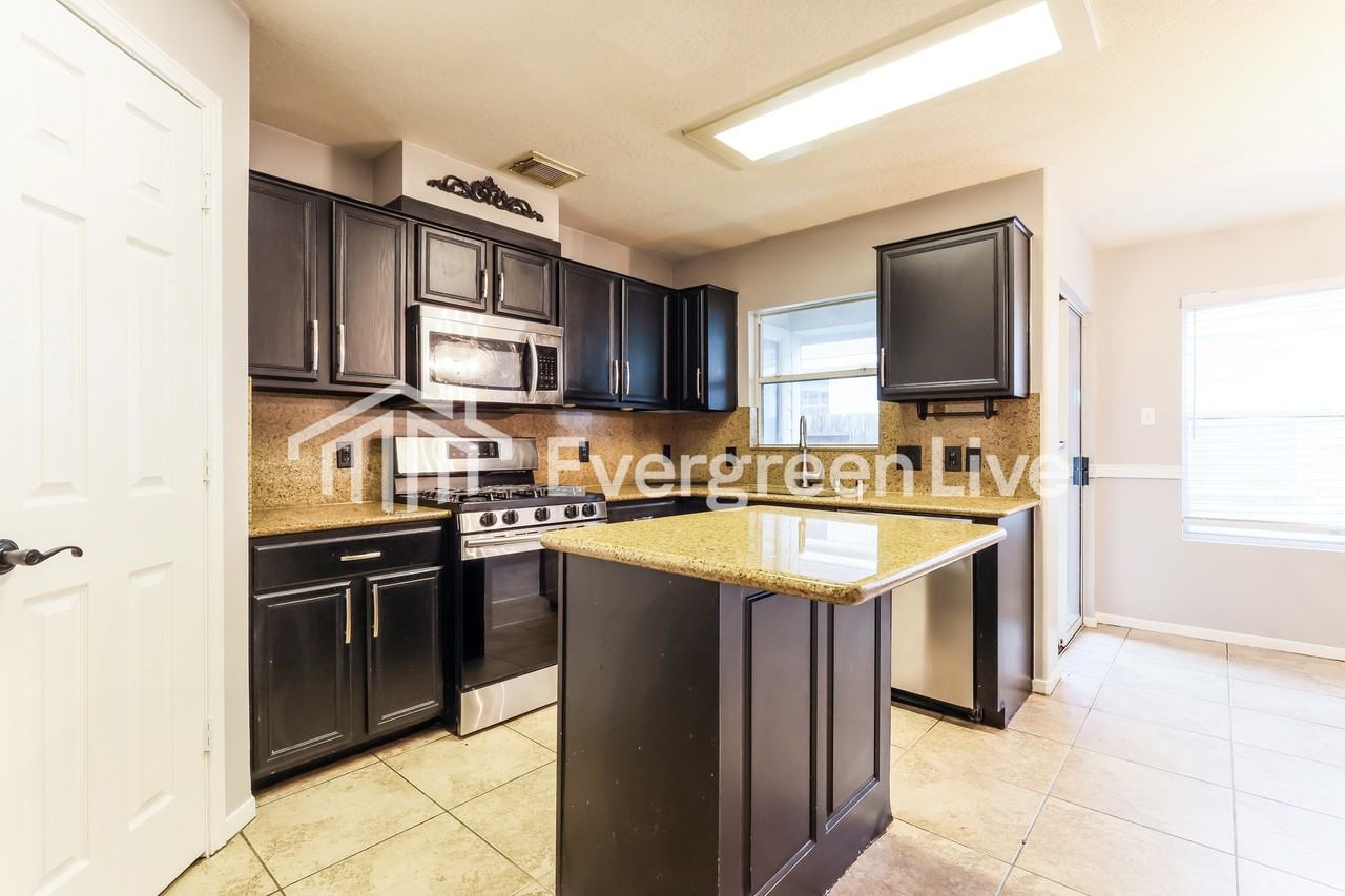 15411 Hickory Dale St - Photo 3 of 15