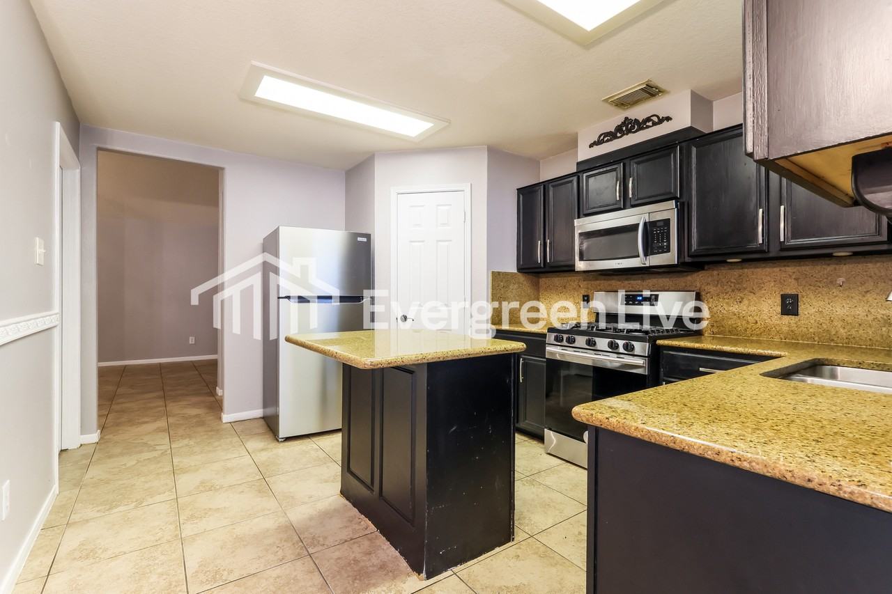 15411 Hickory Dale St - Photo 4 of 15