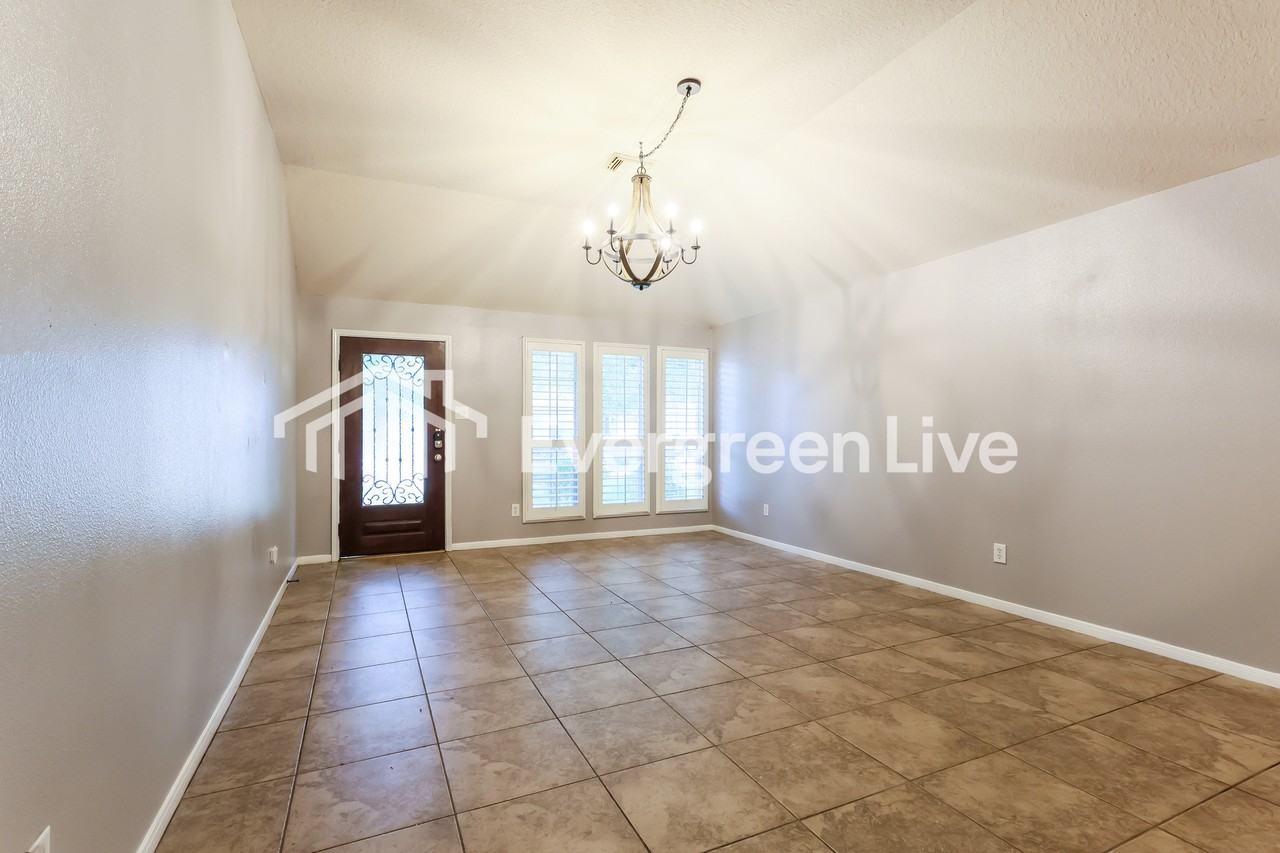 15411 Hickory Dale St - Photo 5 of 15