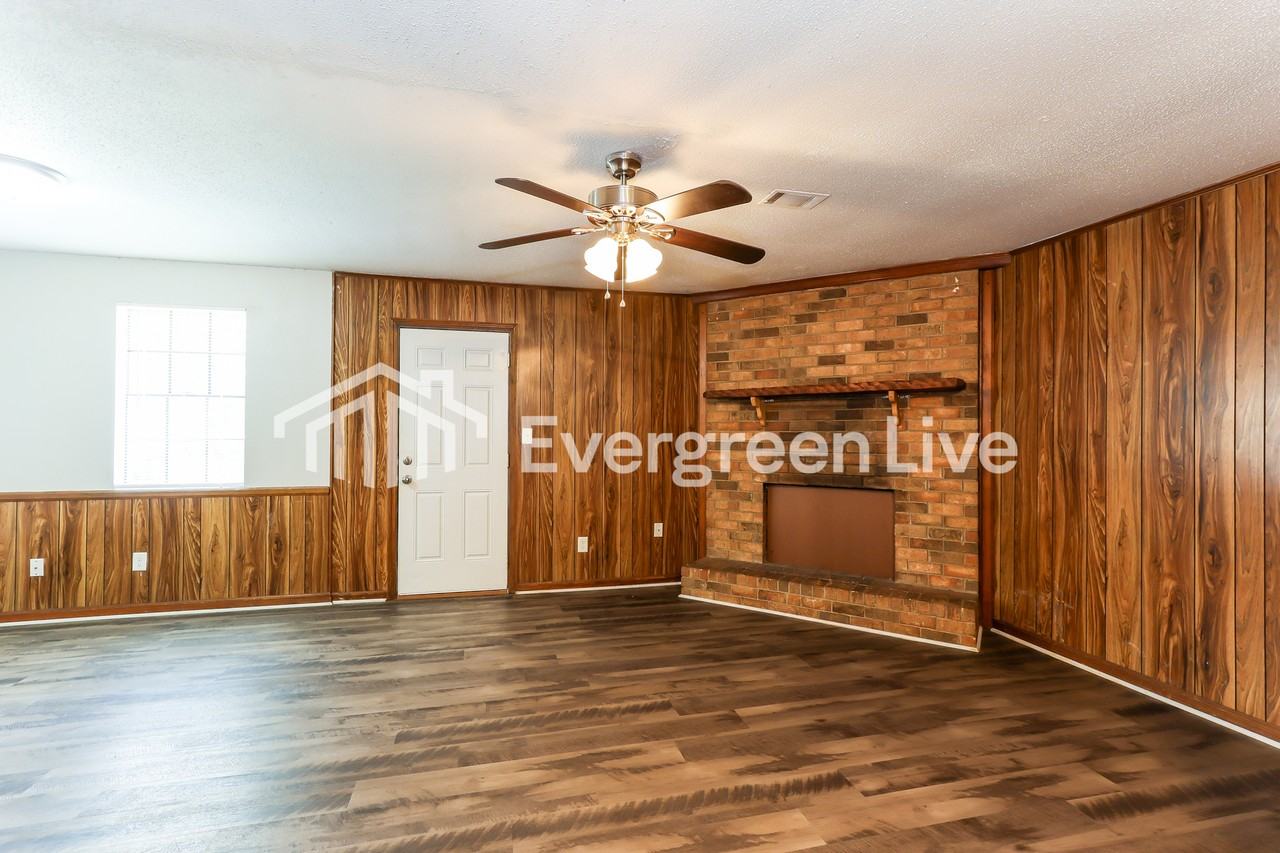 2686 Barclay St - Photo 3 of 15