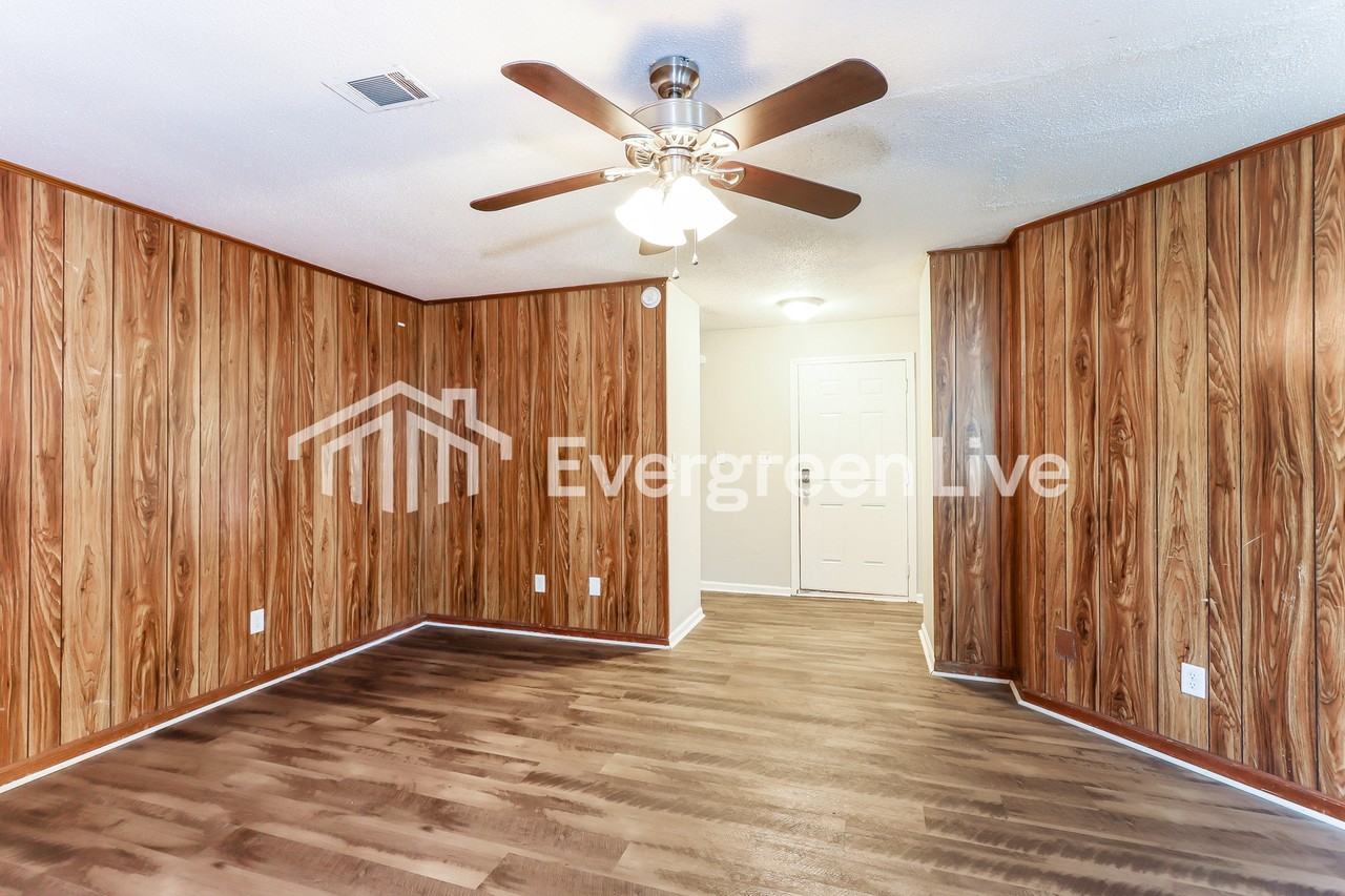 2686 Barclay St - Photo 4 of 15