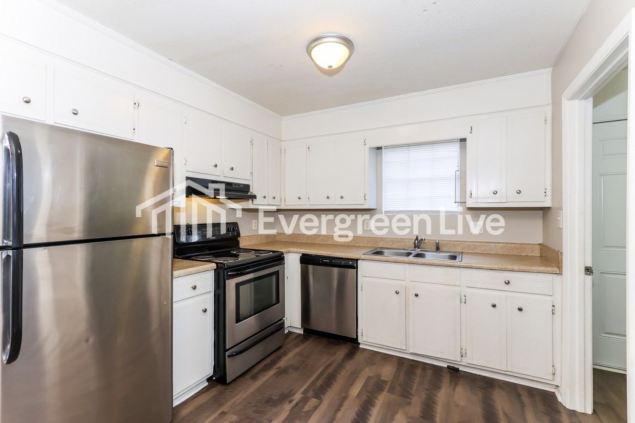 2686 Barclay St - Photo 6 of 15