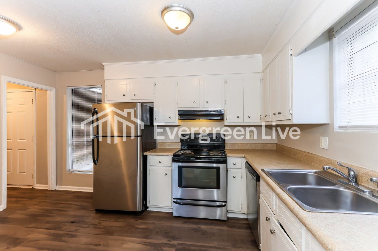 2686 Barclay St - Photo 7 of 15