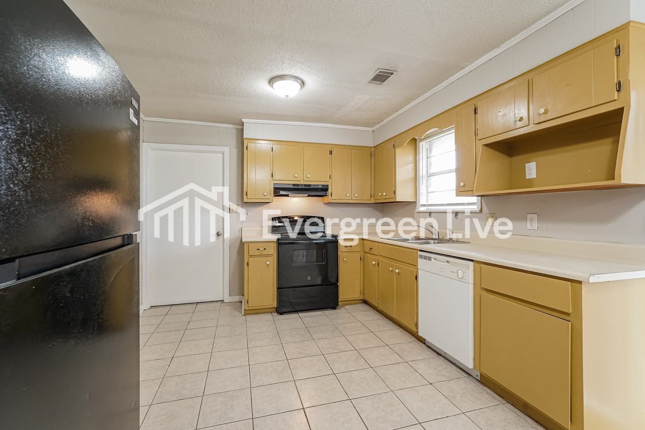524 Sandy St - Photo 6 of 15