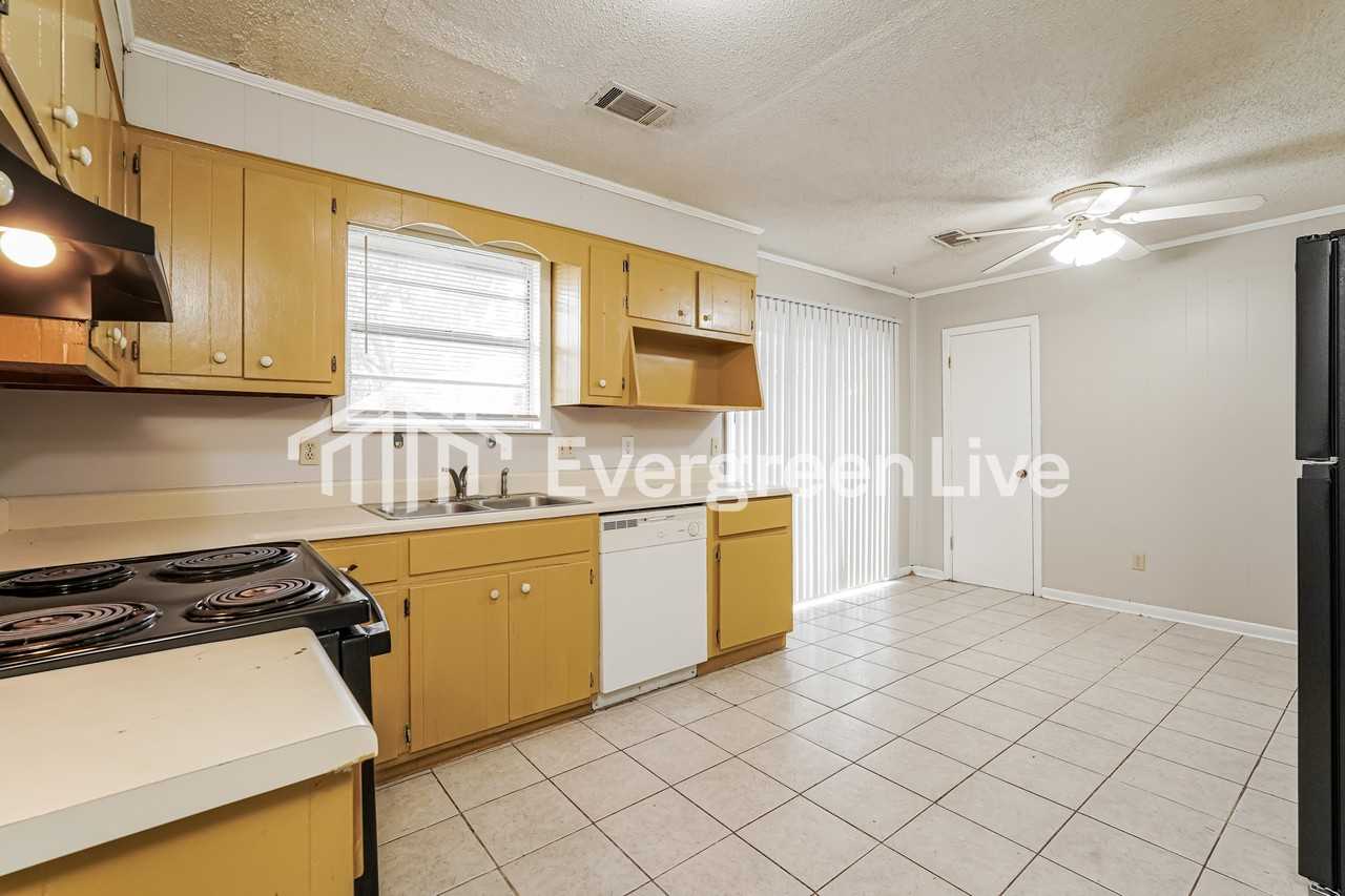 524 Sandy St - Photo 7 of 15