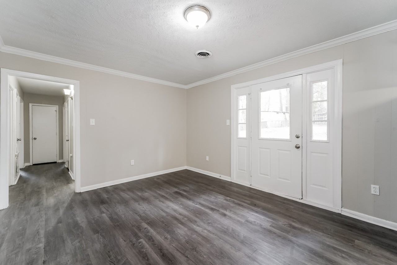 1130 Marble St - Photo 3 of 15