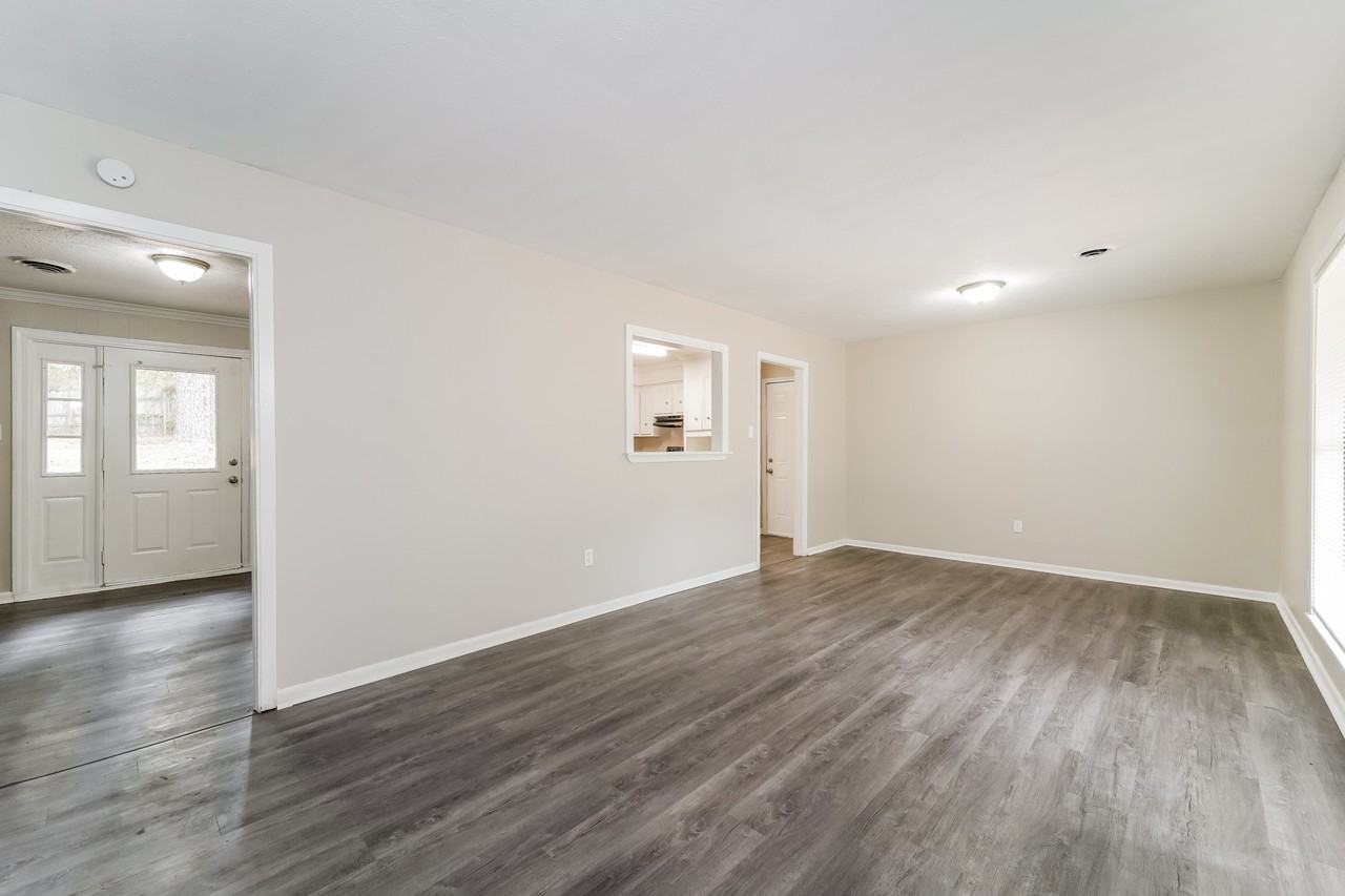 1130 Marble St - Photo 5 of 15