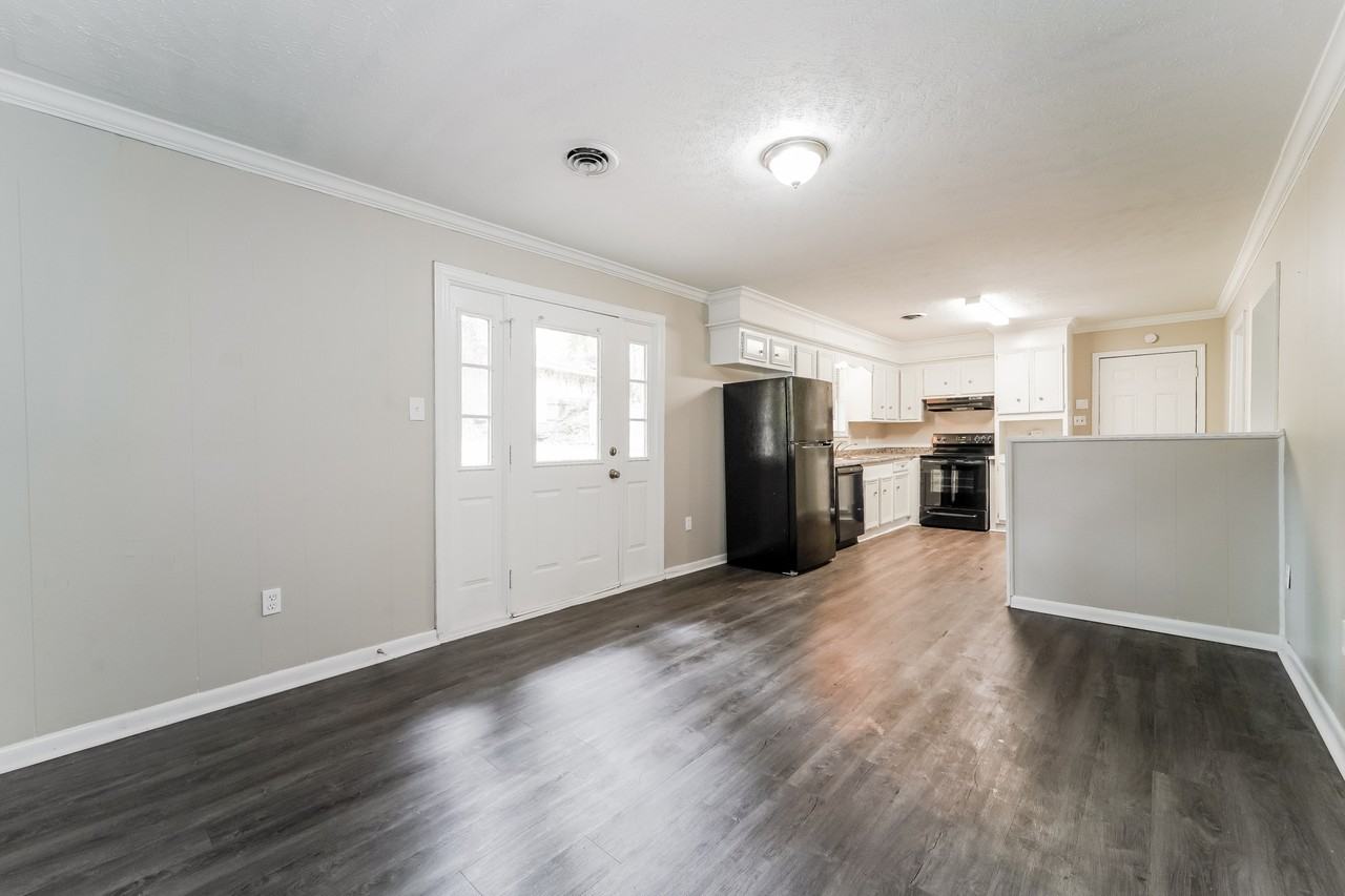 1130 Marble St - Photo 6 of 15