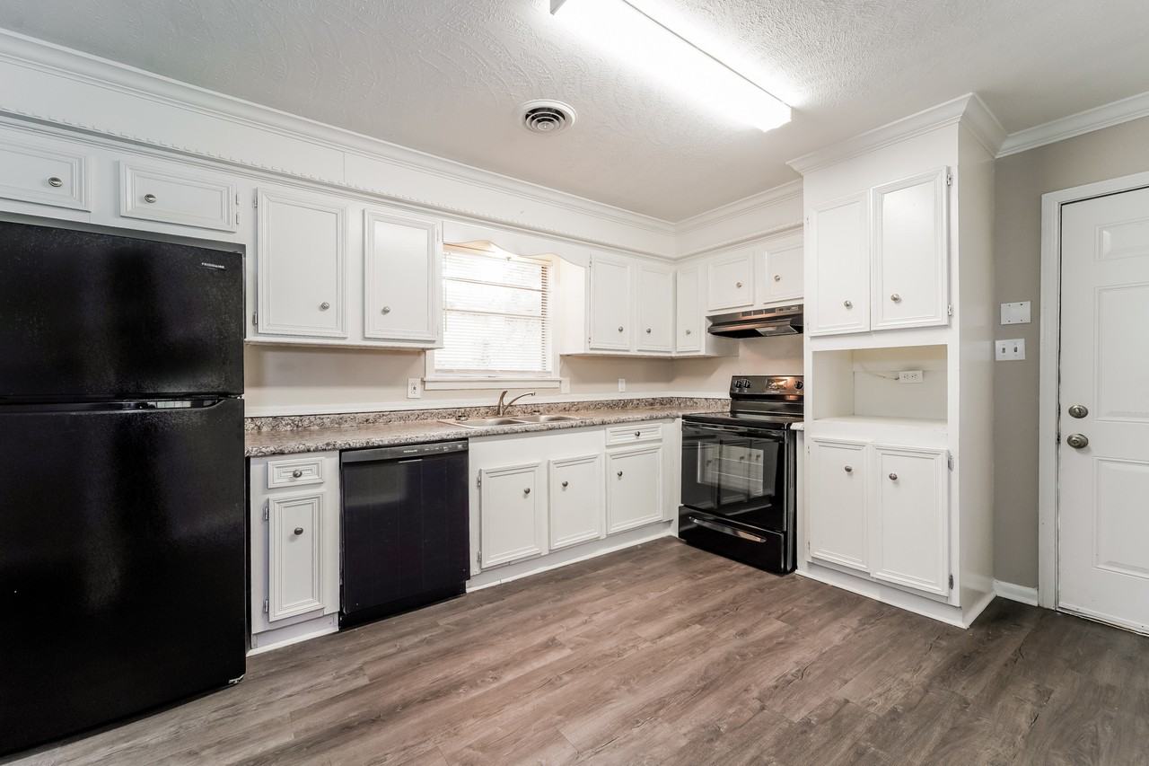 1130 Marble St - Photo 7 of 15
