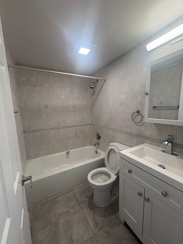 2060 Washington Ave ##2 - Photo 2 of 11