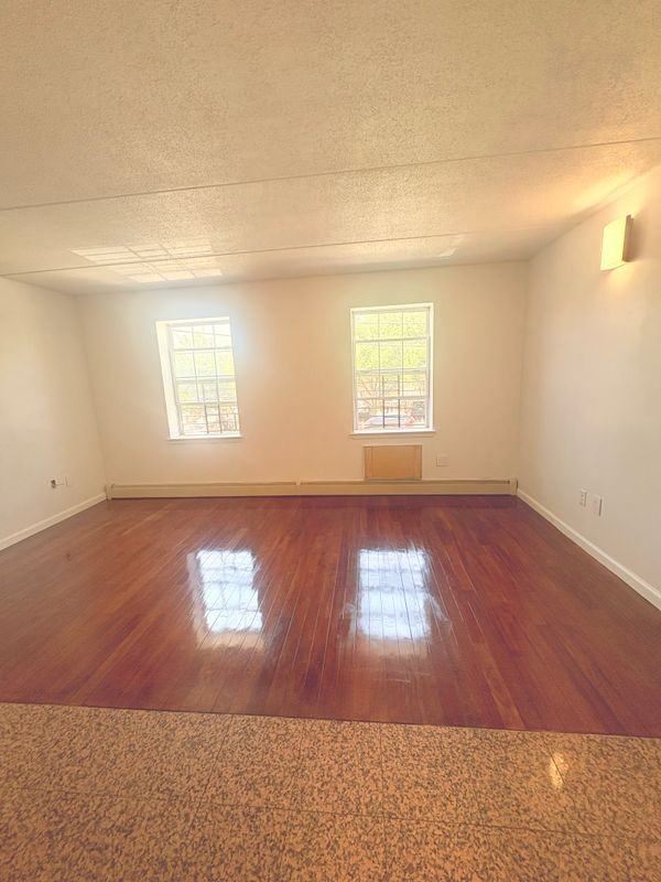 2060 Washington Ave ##2 - Photo 7 of 11