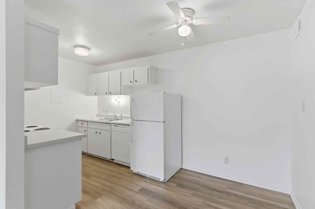 Broadway Apartments - Photo 3 of 20
