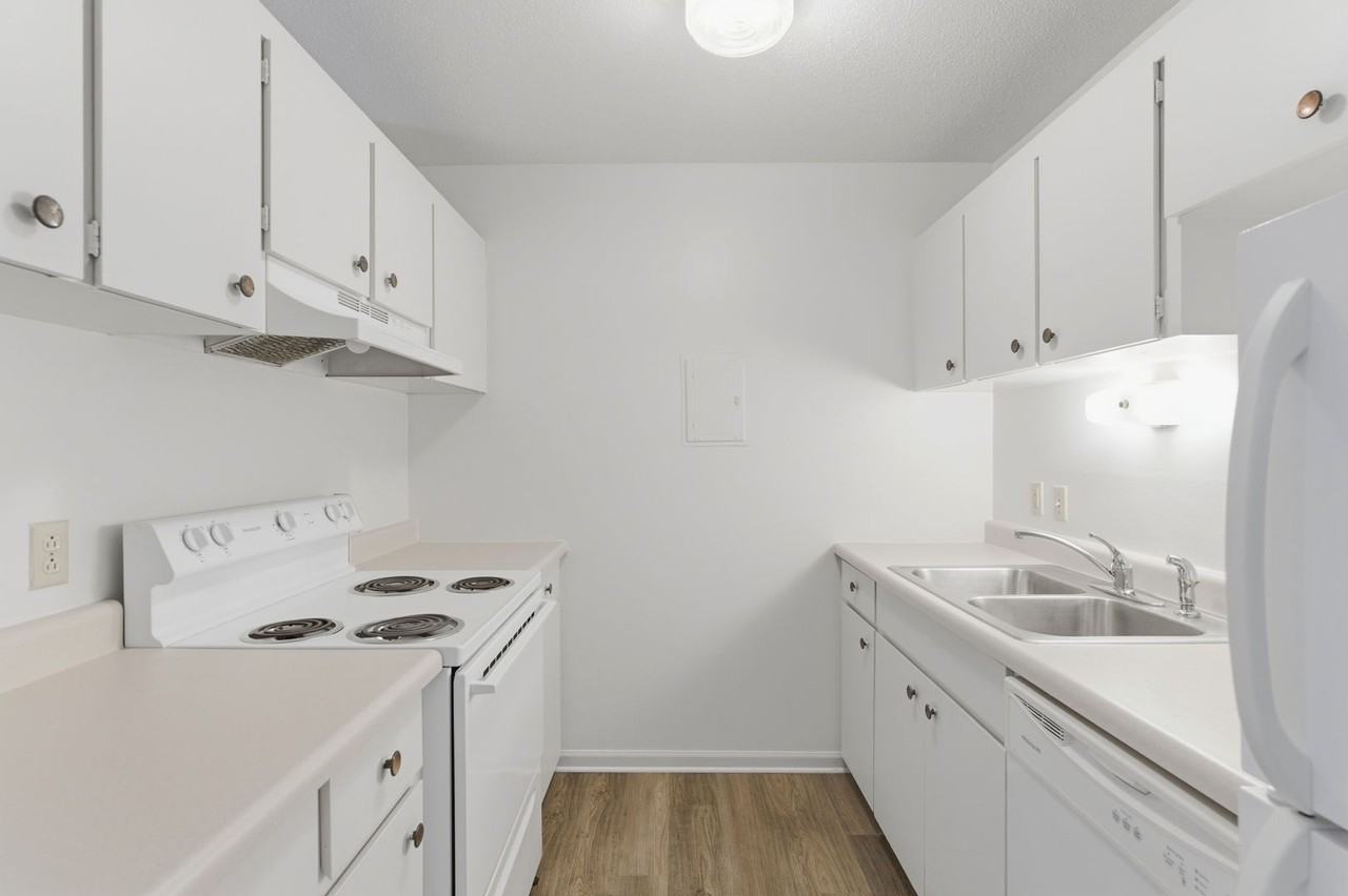 Broadway Apartments - Photo 4 of 20