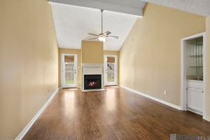 featured image of 8500 Bluebonnet Blvd ##22