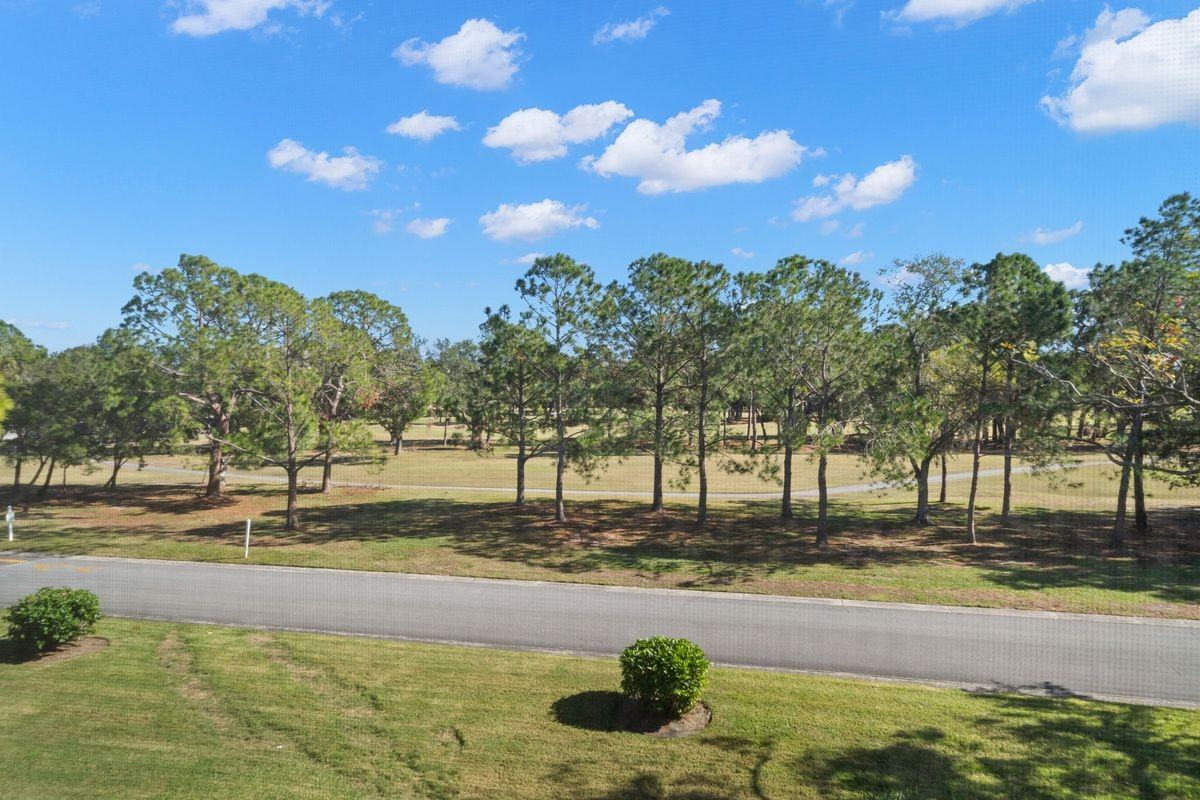 2700 Cove Cay Dr - Photo 5 of 35