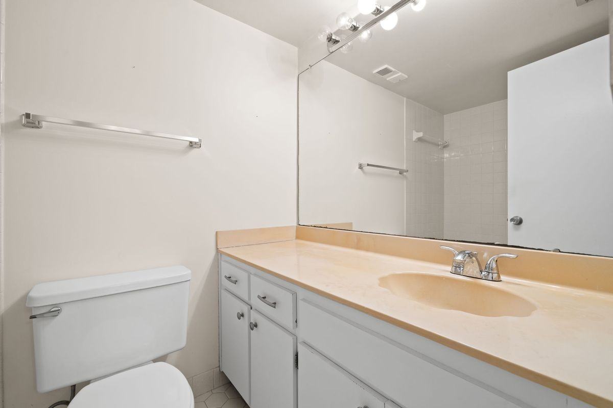 2700 Cove Cay Dr - Photo 7 of 35
