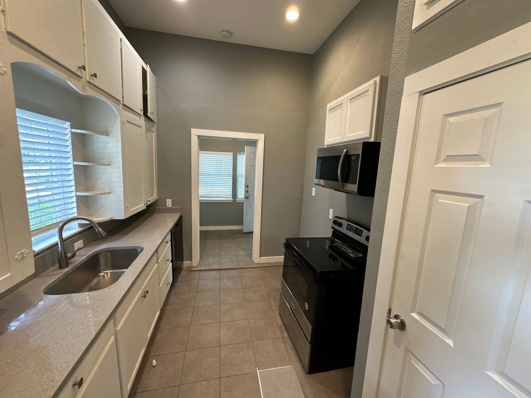 501 N Virginia St - Photo 3 of 19