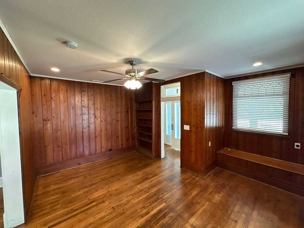 501 N Virginia St - Photo 6 of 19
